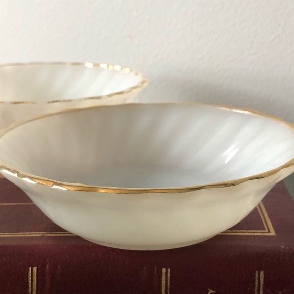 ANCHOR HOCHING CO MILK GLASS BOWLS - Picture 2 of 7